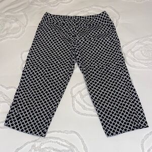 New Directions Monochrome Patterned capris